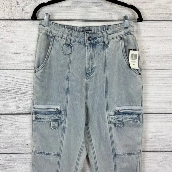 Hot Topic Women's Indigo Denim Side Chain Cargo Joggers - Picture 2 of 10